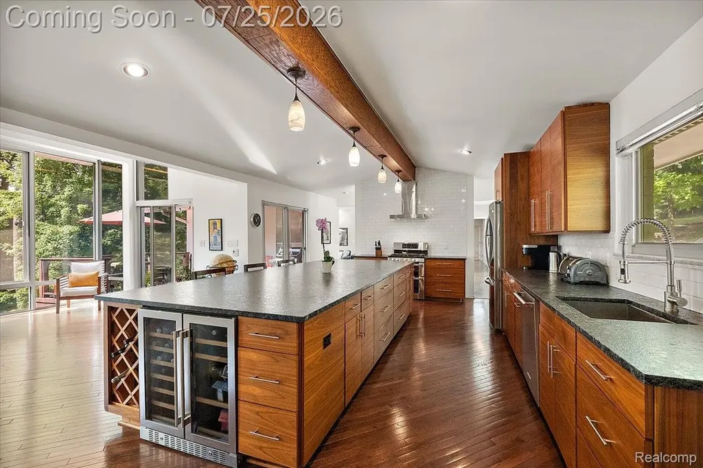 4910 Malibu Drive Bloomfield Charter Township MI 48302