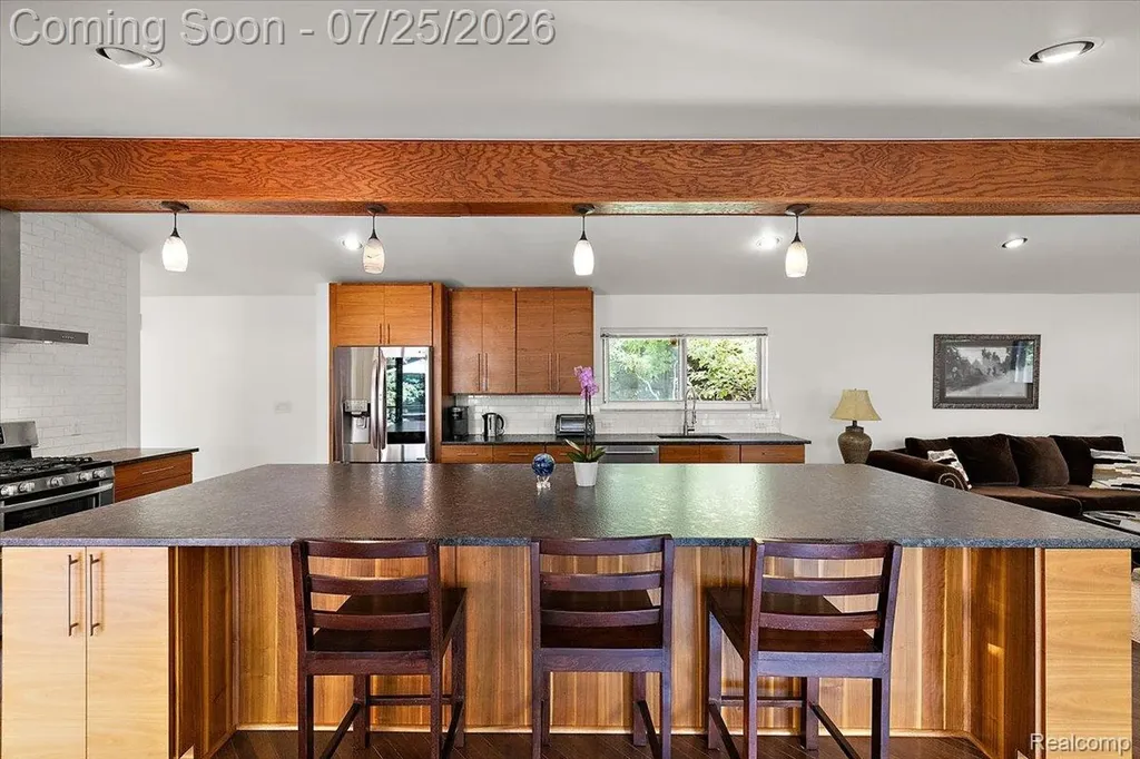 4910 Malibu Drive Bloomfield Charter Township MI 48302