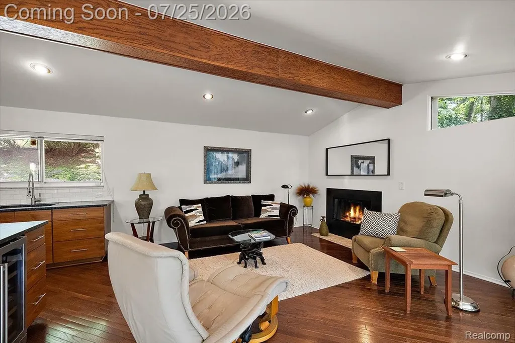 4910 Malibu Drive Bloomfield Charter Township MI 48302