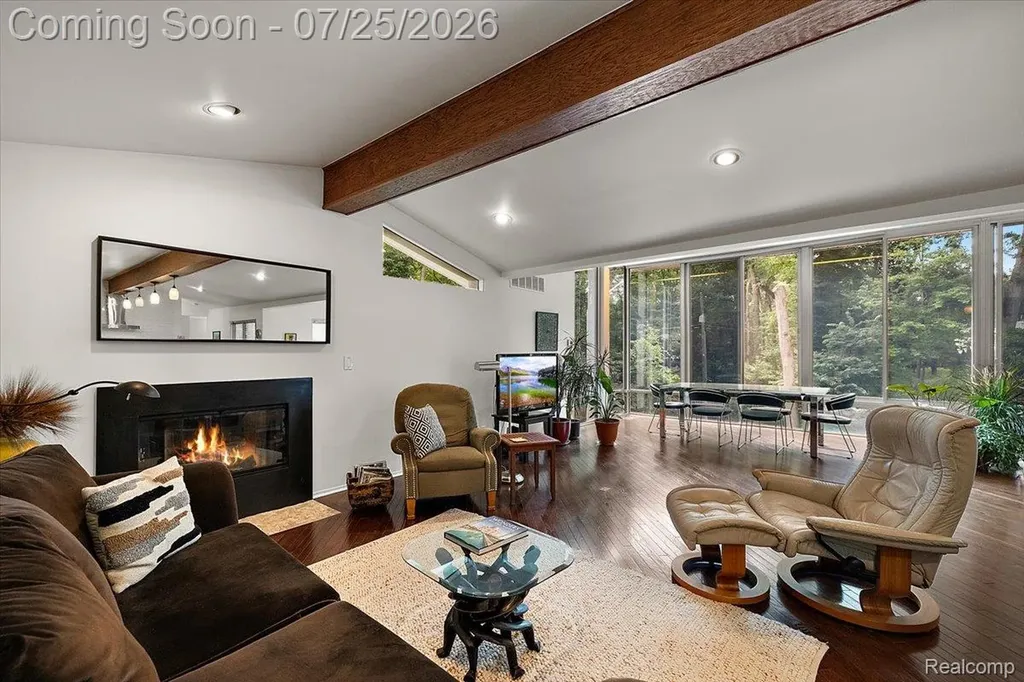 4910 Malibu Drive Bloomfield Charter Township MI 48302