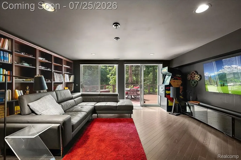 4910 Malibu Drive Bloomfield Charter Township MI 48302