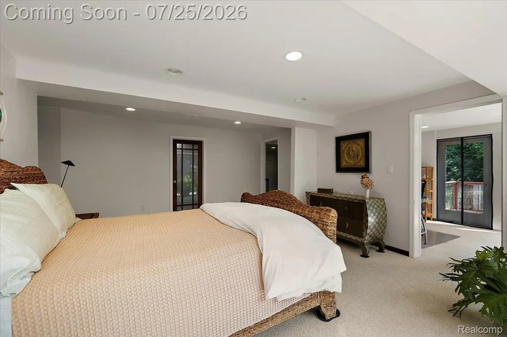 4910 Malibu Drive Bloomfield Charter Township MI 48302