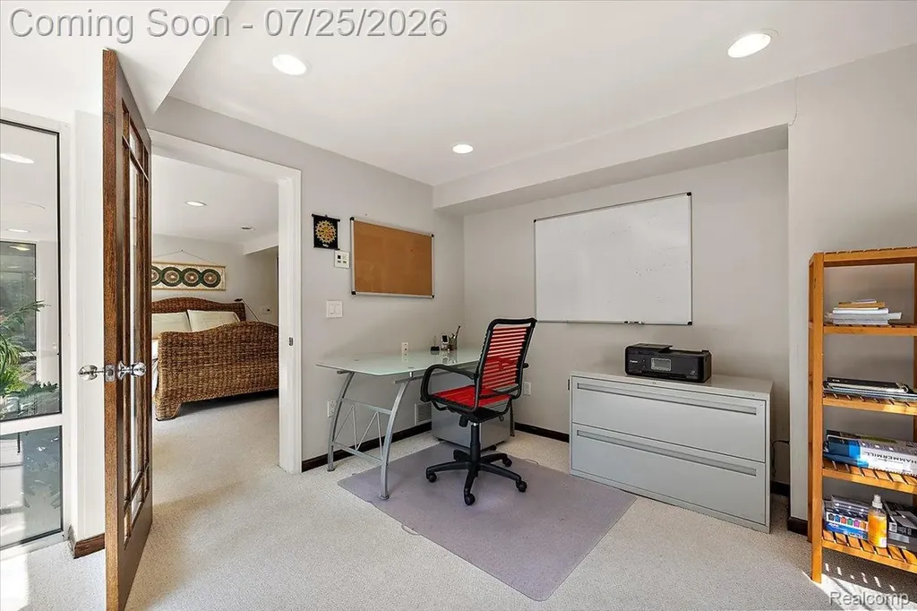 4910 Malibu Drive Bloomfield Charter Township MI 48302