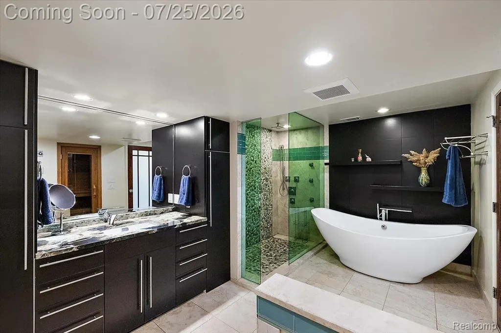 4910 Malibu Drive Bloomfield Charter Township MI 48302