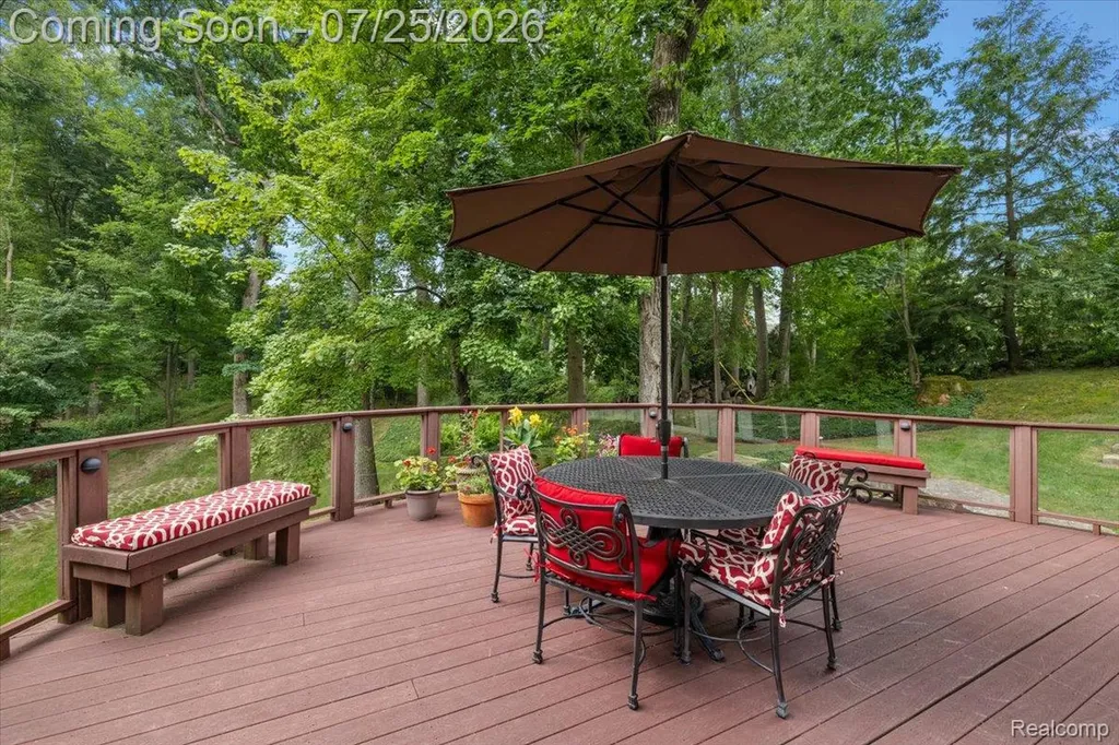 4910 Malibu Drive Bloomfield Charter Township MI 48302