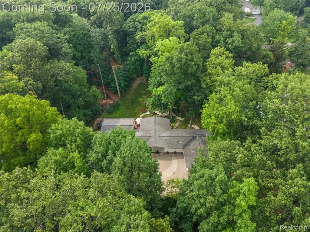 4910 Malibu Drive Bloomfield Charter Township MI 48302