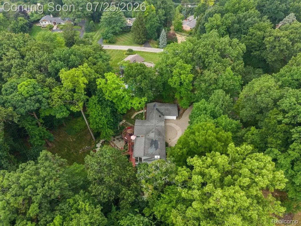 4910 Malibu Drive Bloomfield Charter Township MI 48302