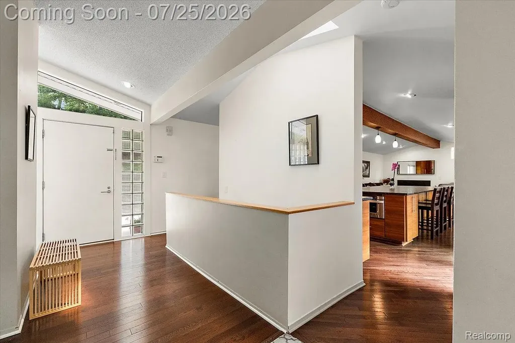 4910 Malibu Drive Bloomfield Charter Township MI 48302