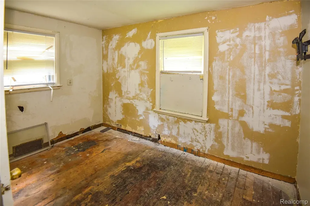 851 Sarasota Avenue Pontiac City MI 48340