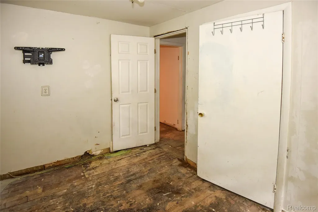 851 Sarasota Avenue Pontiac City MI 48340
