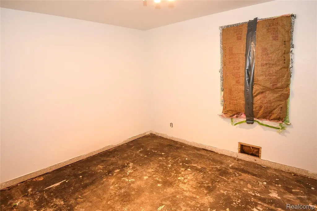 851 Sarasota Avenue Pontiac City MI 48340