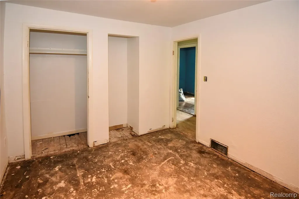 851 Sarasota Avenue Pontiac City MI 48340