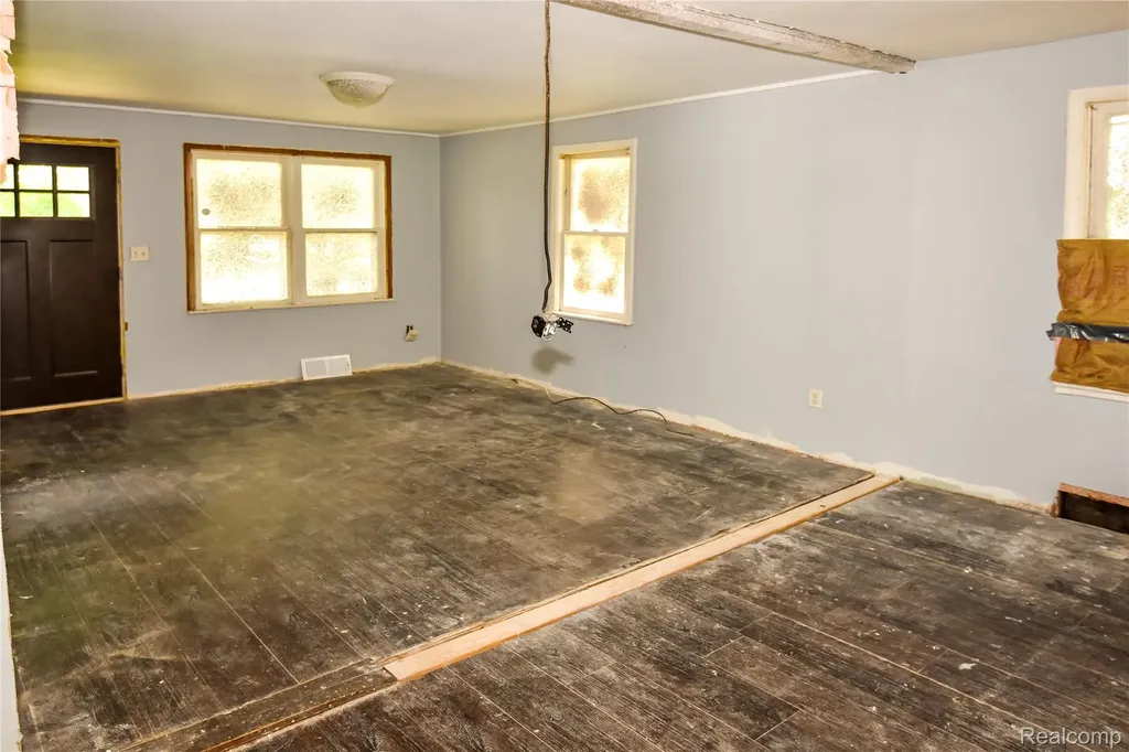 851 Sarasota Avenue Pontiac City MI 48340