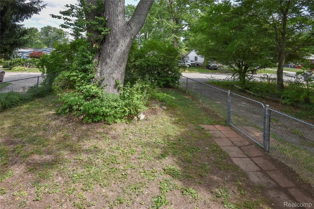 851 Sarasota Avenue Pontiac City MI 48340