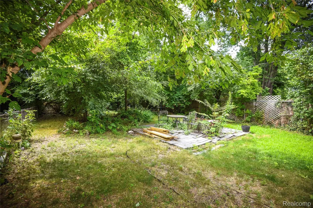 851 Sarasota Avenue Pontiac City MI 48340