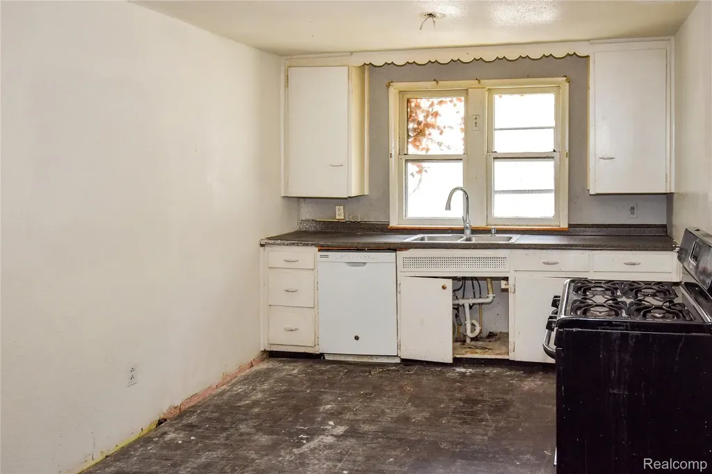 851 Sarasota Avenue Pontiac City MI 48340