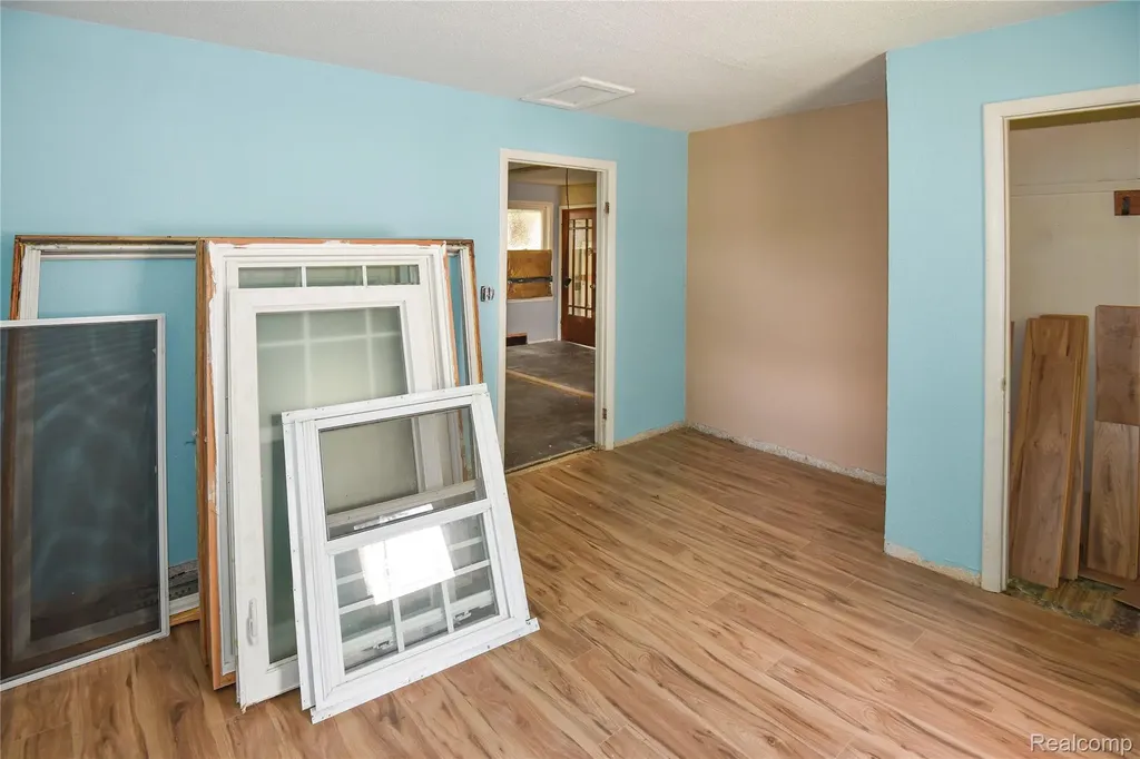 851 Sarasota Avenue Pontiac City MI 48340