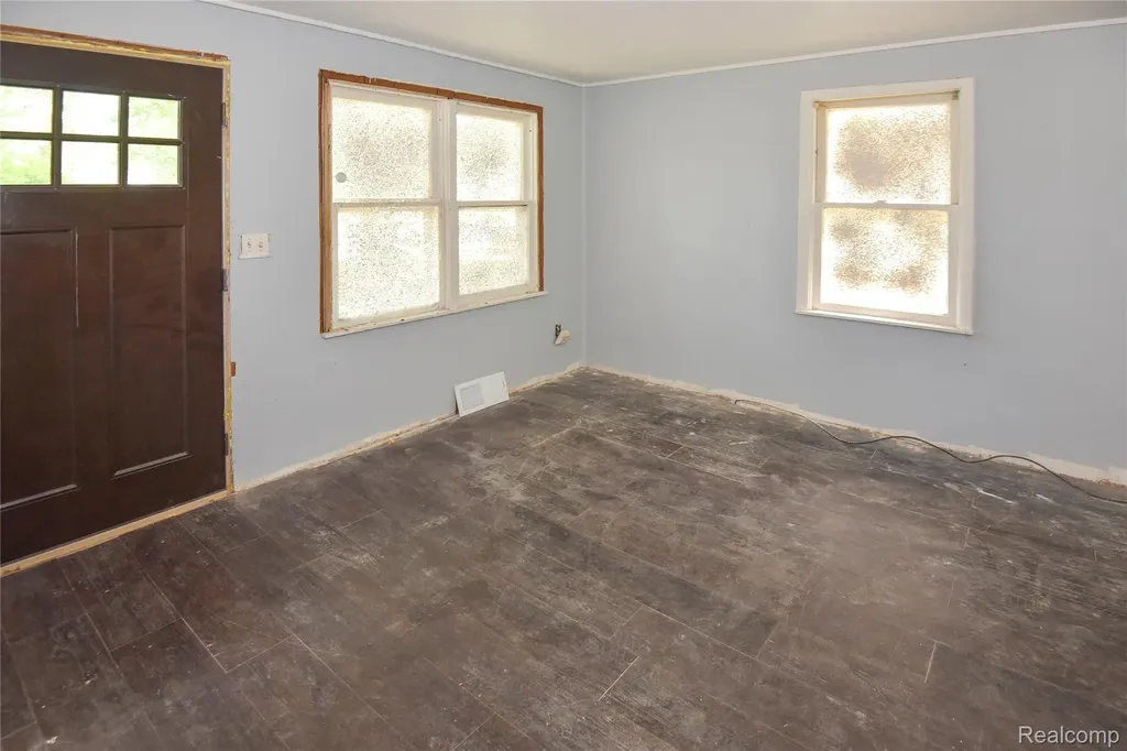 851 Sarasota Avenue Pontiac City MI 48340