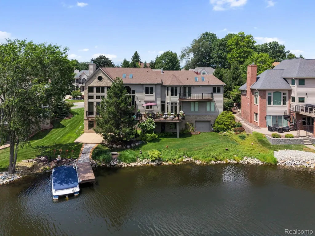 4443 Island View Drive Waterford Charter Township MI 48328