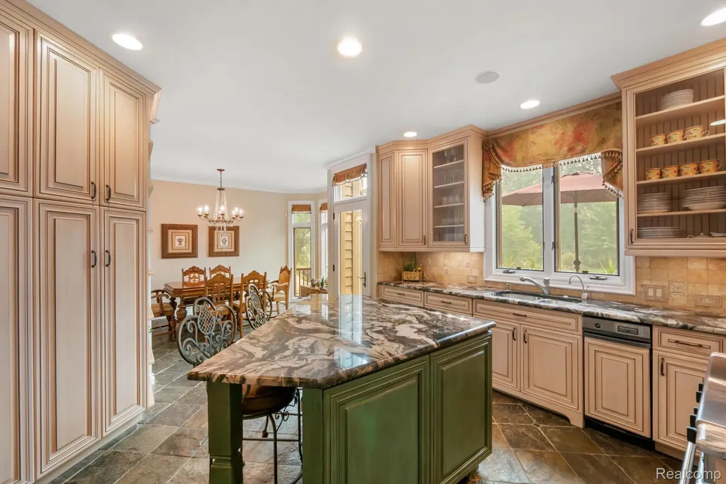 4443 Island View Drive Waterford Charter Township MI 48328