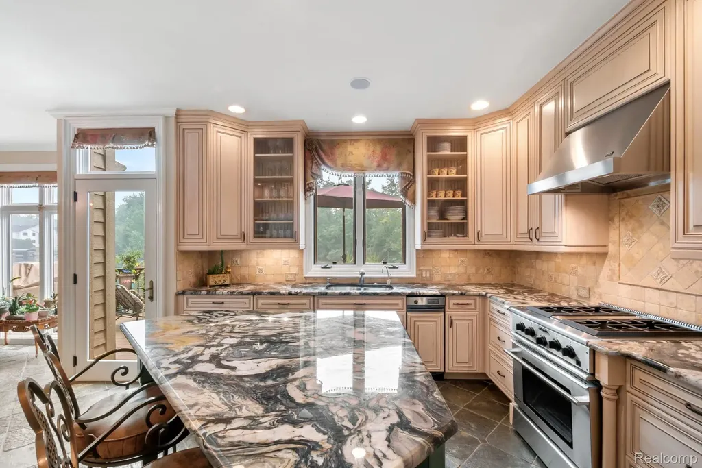 4443 Island View Drive Waterford Charter Township MI 48328