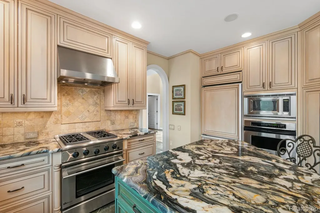 4443 Island View Drive Waterford Charter Township MI 48328