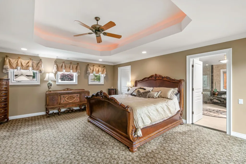 4443 Island View Drive Waterford Charter Township MI 48328