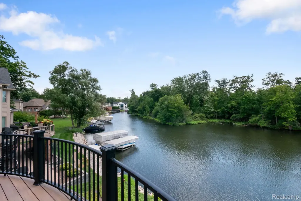 4443 Island View Drive Waterford Charter Township MI 48328