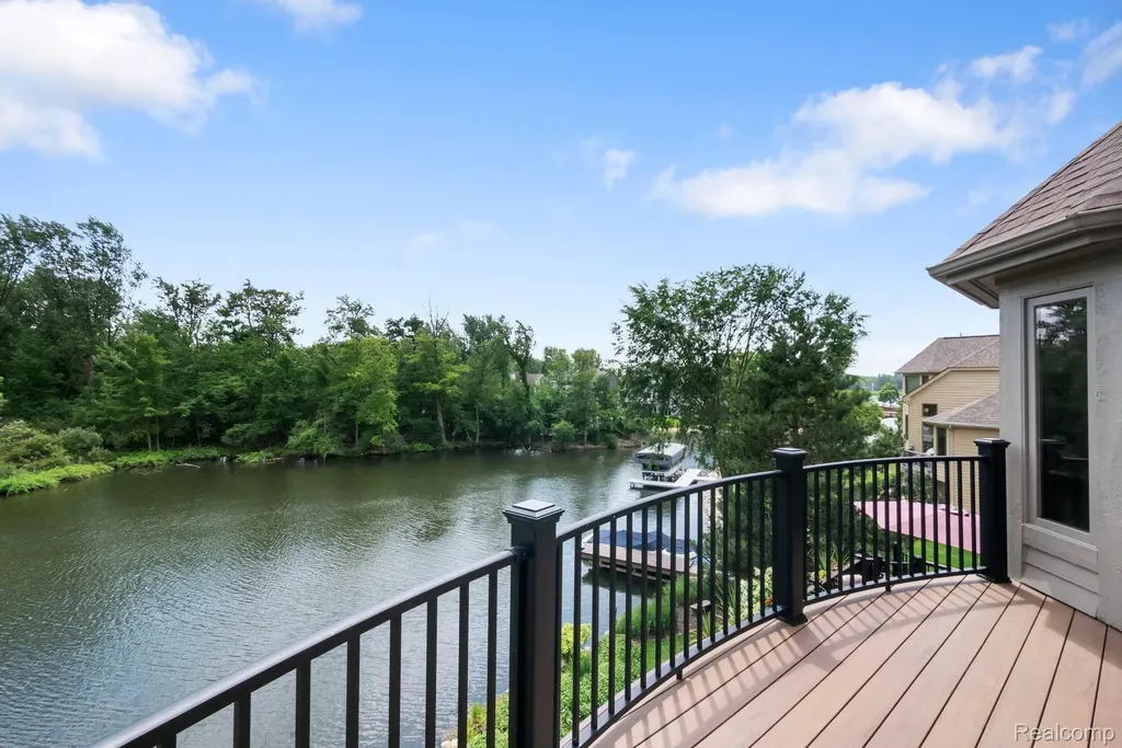 4443 Island View Drive Waterford Charter Township MI 48328