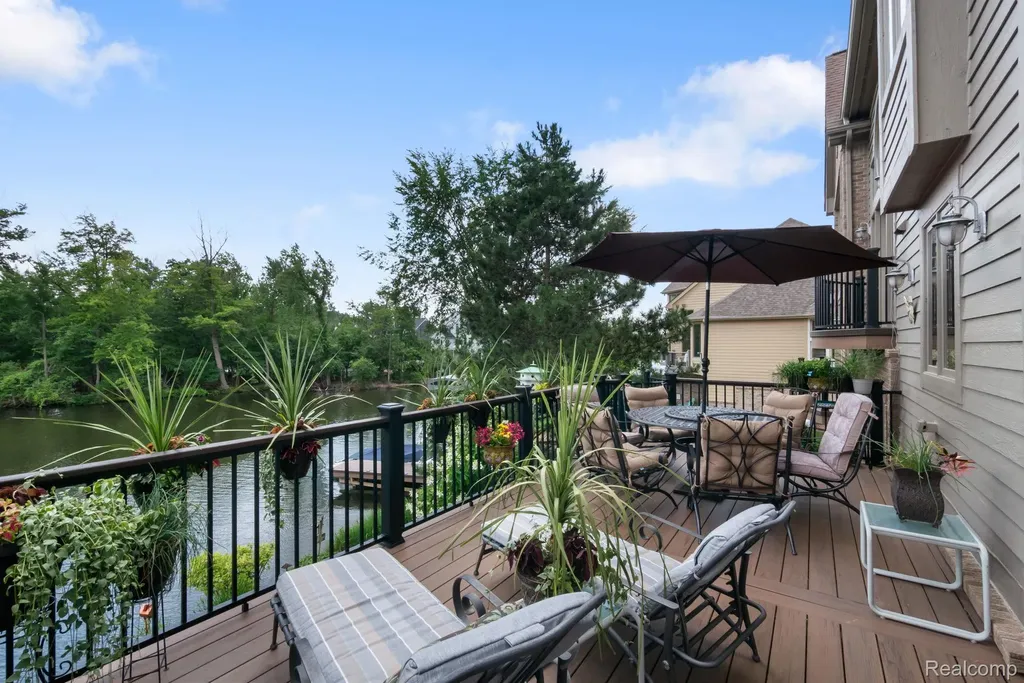 4443 Island View Drive Waterford Charter Township MI 48328