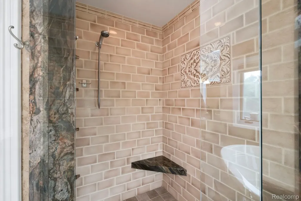 4443 Island View Drive Waterford Charter Township MI 48328