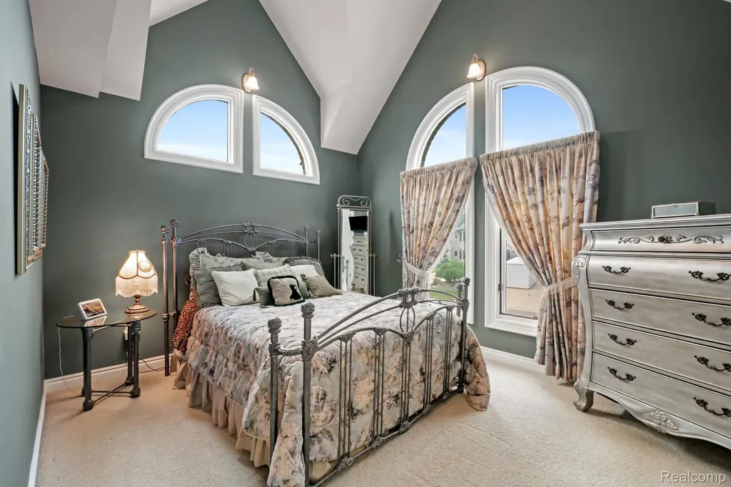 4443 Island View Drive Waterford Charter Township MI 48328