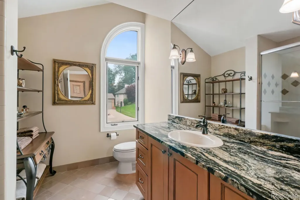 4443 Island View Drive Waterford Charter Township MI 48328