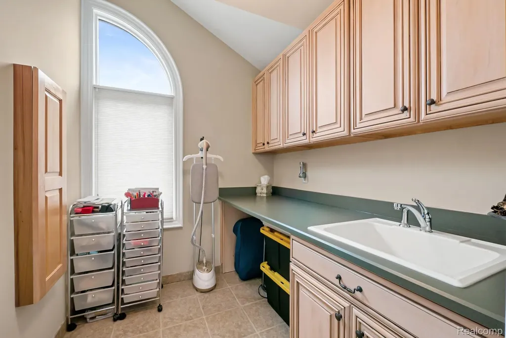 4443 Island View Drive Waterford Charter Township MI 48328