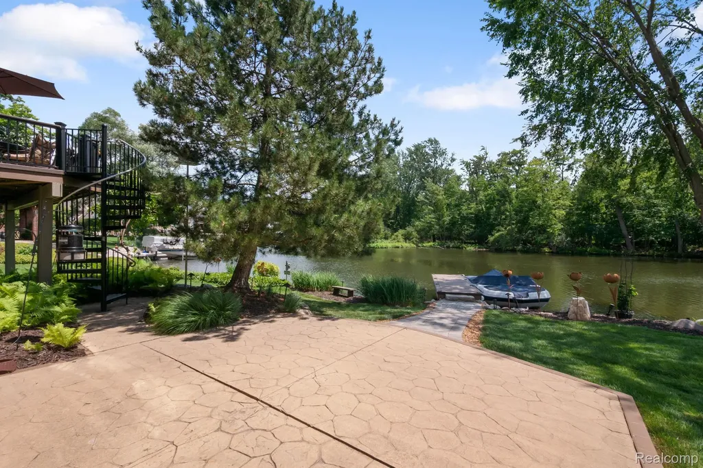 4443 Island View Drive Waterford Charter Township MI 48328
