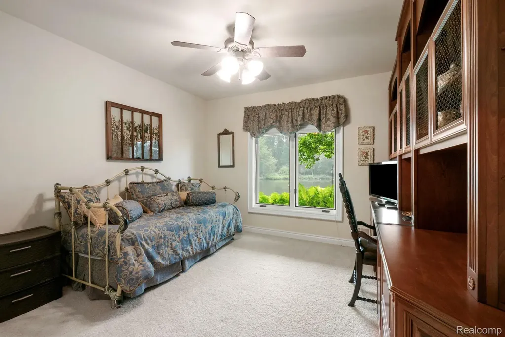 4443 Island View Drive Waterford Charter Township MI 48328