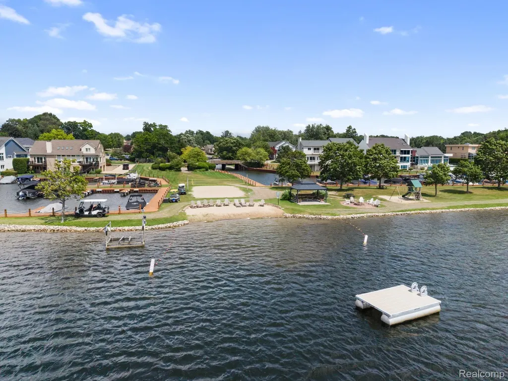 4443 Island View Drive Waterford Charter Township MI 48328