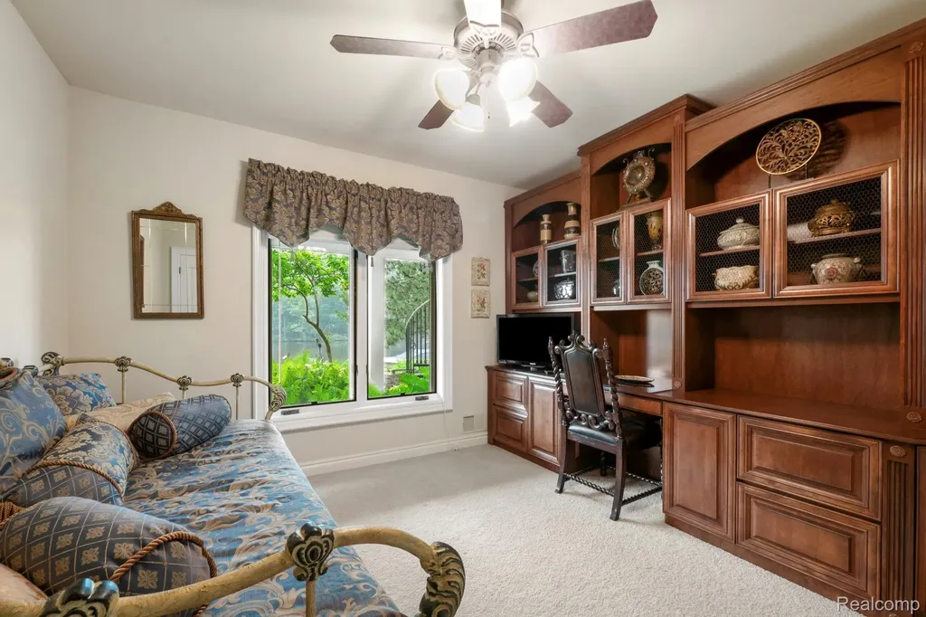 4443 Island View Drive Waterford Charter Township MI 48328
