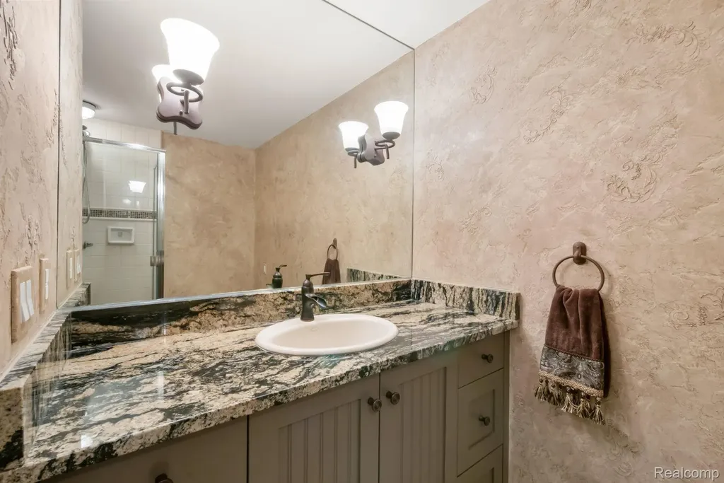 4443 Island View Drive Waterford Charter Township MI 48328