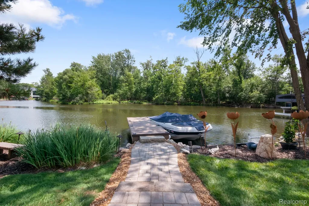 4443 Island View Drive Waterford Charter Township MI 48328