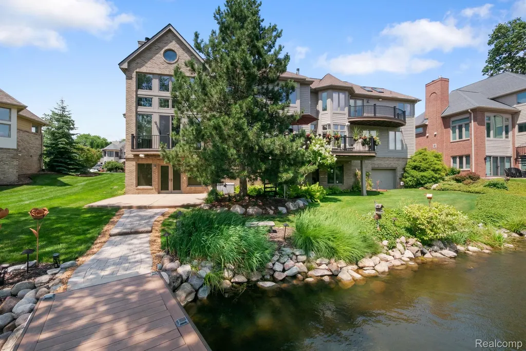 4443 Island View Drive Waterford Charter Township MI 48328