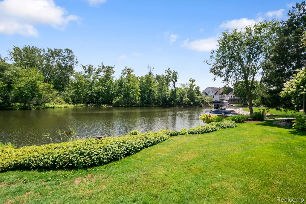 4443 Island View Drive Waterford Charter Township MI 48328