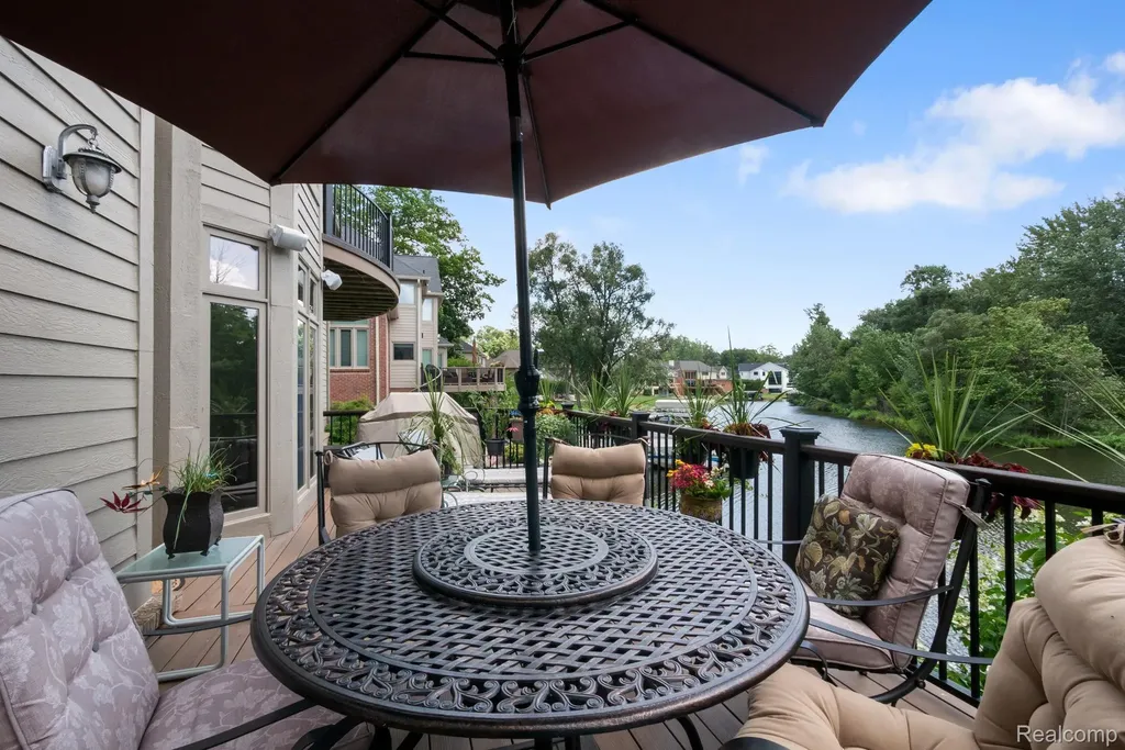 4443 Island View Drive Waterford Charter Township MI 48328