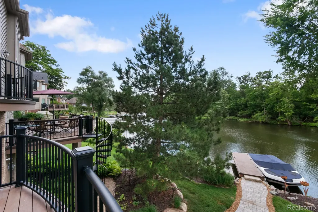 4443 Island View Drive Waterford Charter Township MI 48328