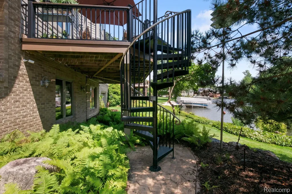 4443 Island View Drive Waterford Charter Township MI 48328