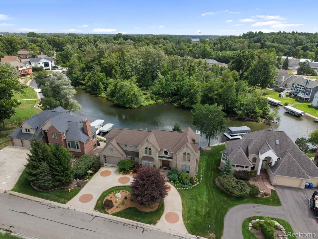4443 Island View Drive Waterford Charter Township MI 48328