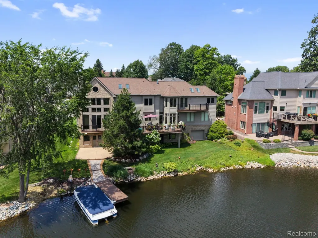 4443 Island View Drive Waterford Charter Township MI 48328