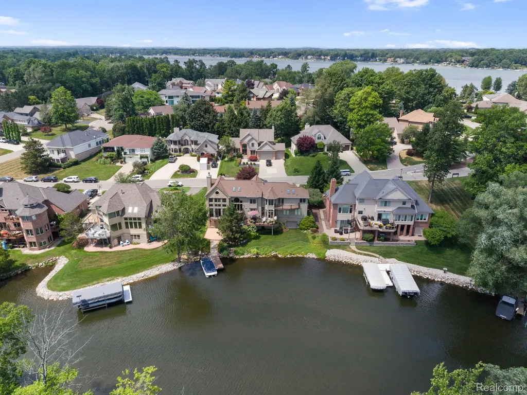 4443 Island View Drive Waterford Charter Township MI 48328