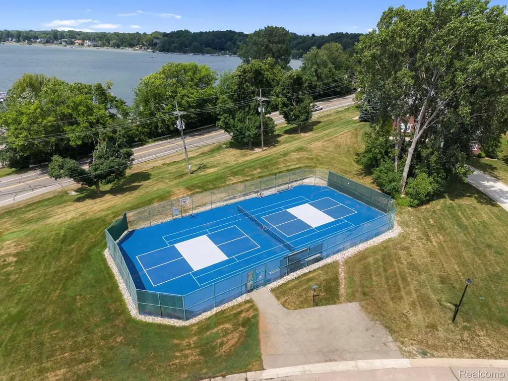 4443 Island View Drive Waterford Charter Township MI 48328