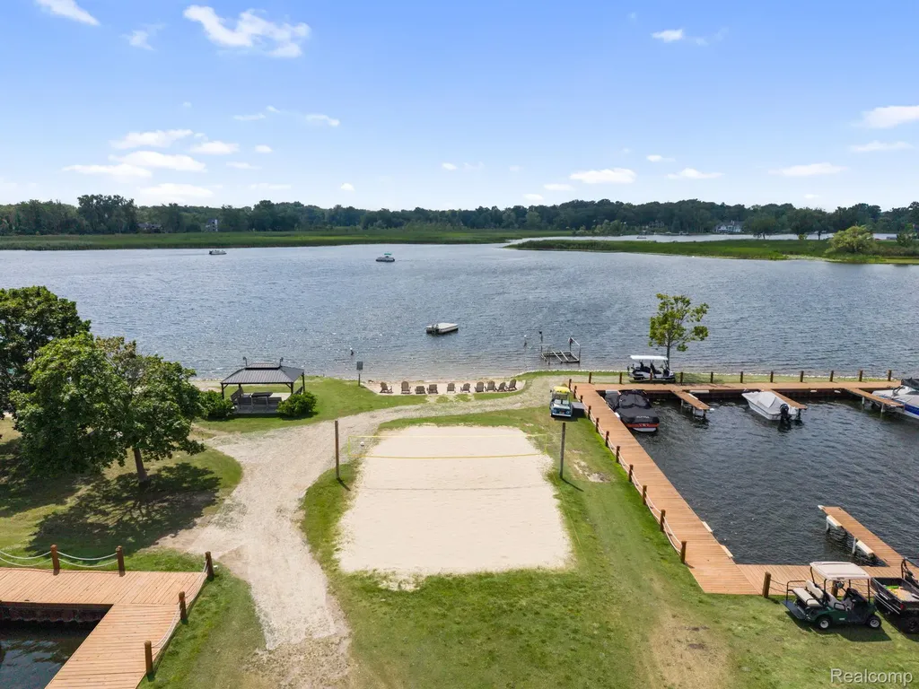 4443 Island View Drive Waterford Charter Township MI 48328
